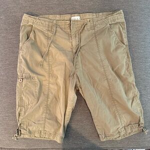Da-sh Cargo Shorts Olive Green Women’s Size 16. Pre-owned